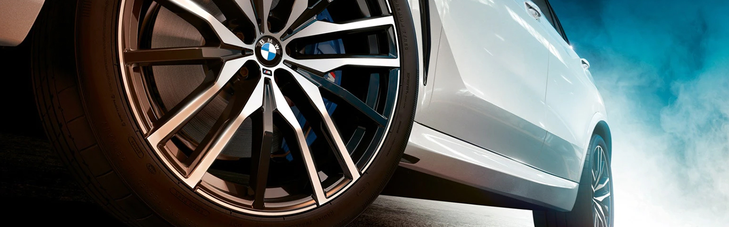 2023 BMW 5 Series slider4