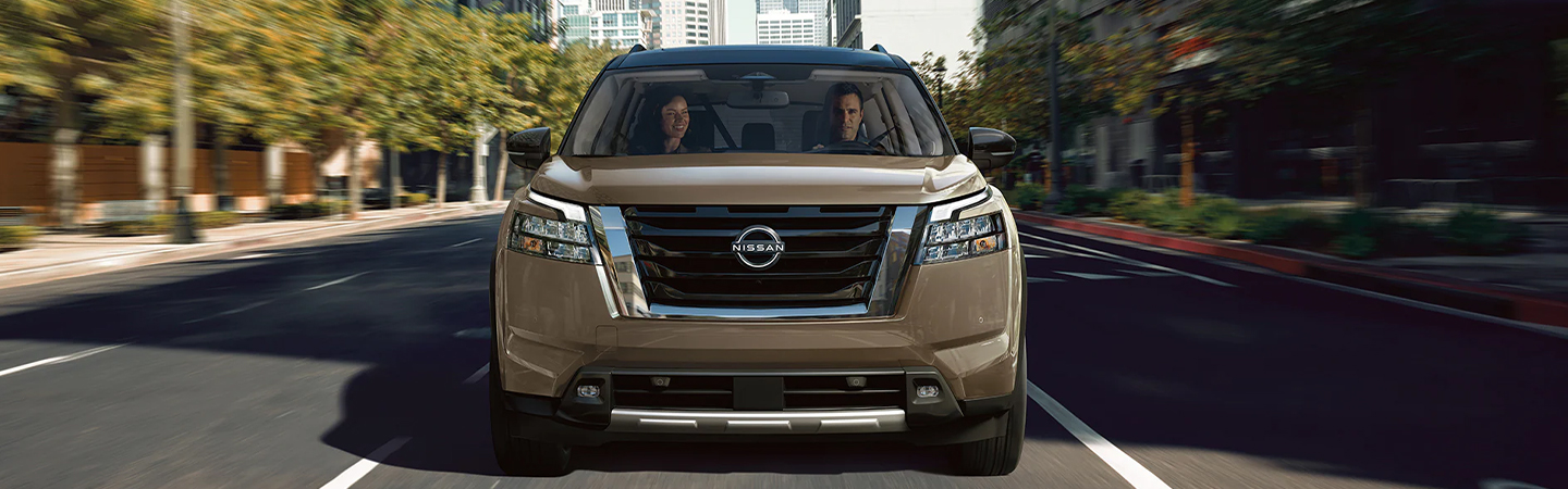 2023 Nissan Pathfinder slide1 