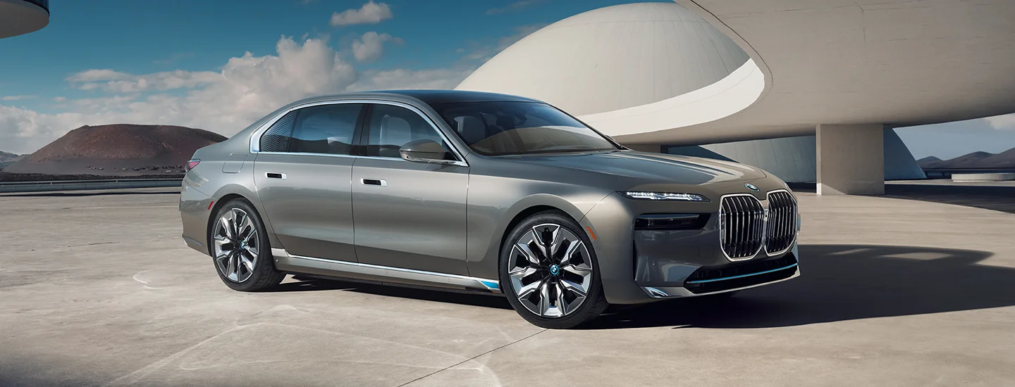 silver 2025 BMW i7