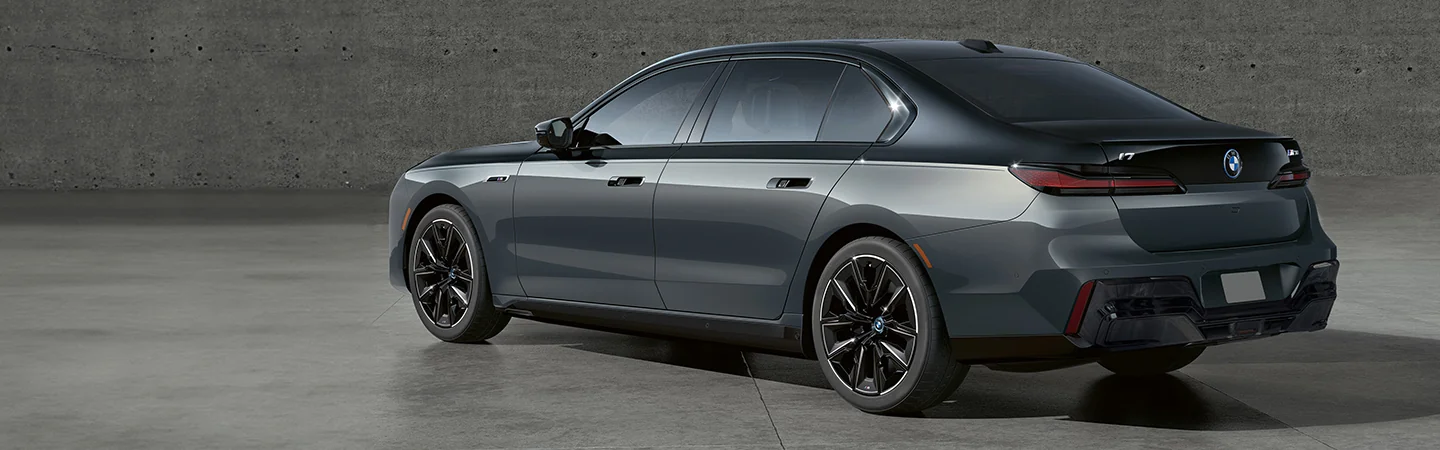 drivers side rear view of a 2025 BMW i7 eDrive50