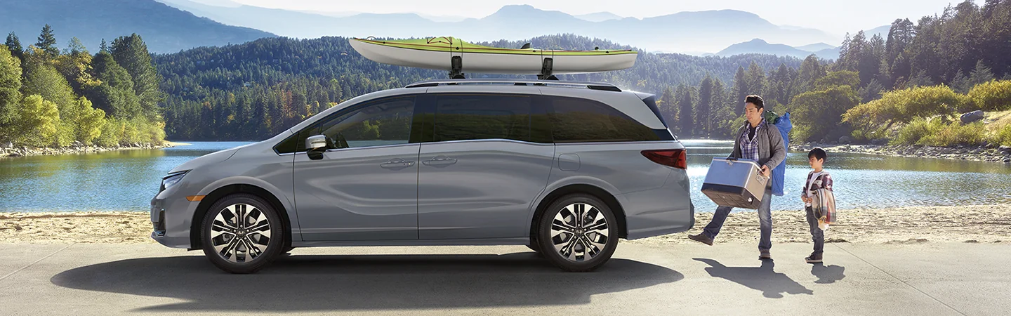 cooler being put in a 2025 Honda Odyssey EX-L from rear using foot sensor to open