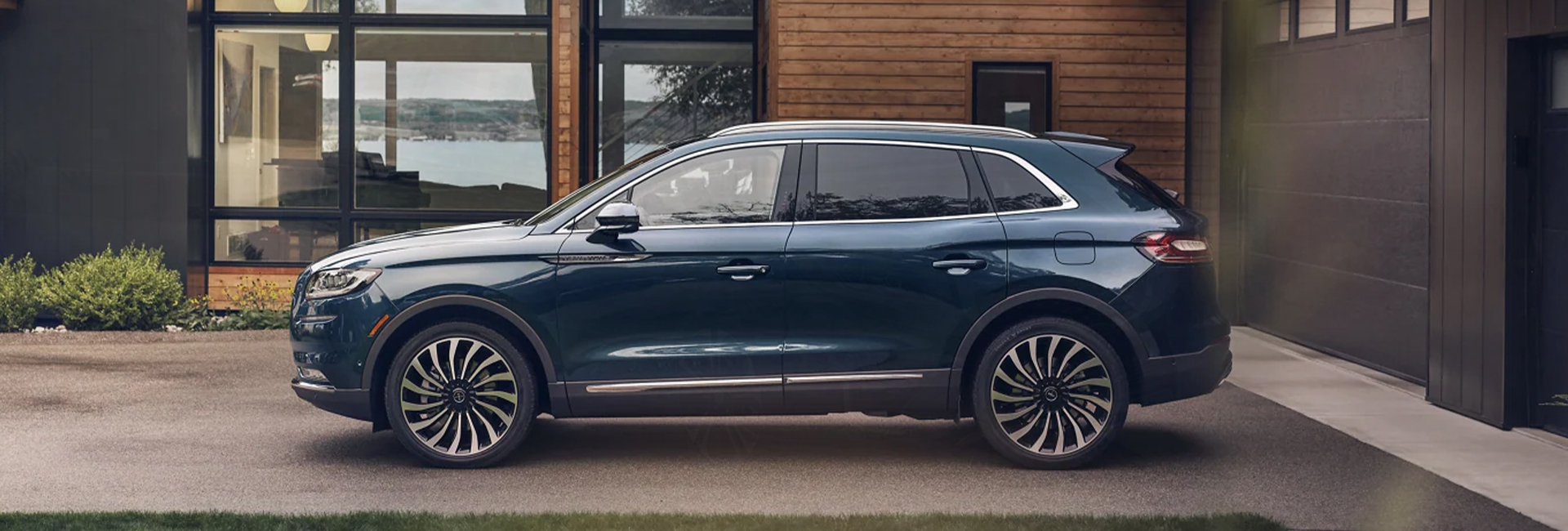 2023 Lincoln Nautilus exterior