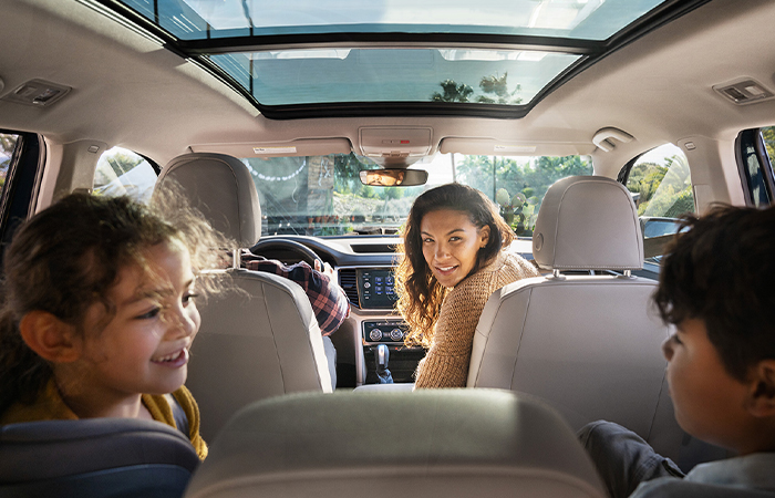 A happy family sitting in a 2021 Volkswagen Atlas