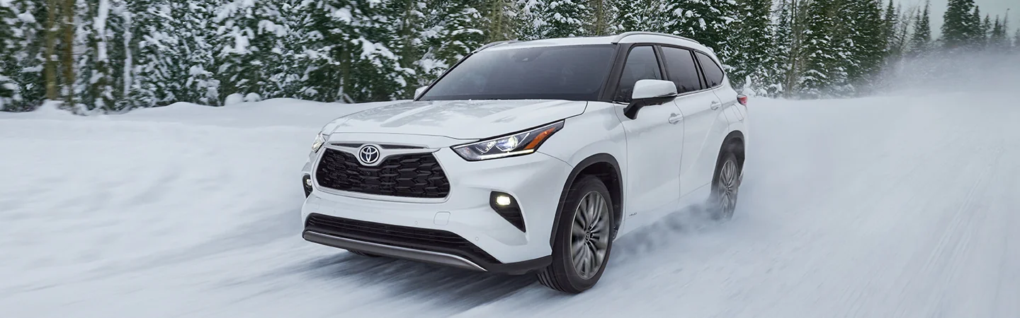 white 2025 Toyota Highlander Platinum