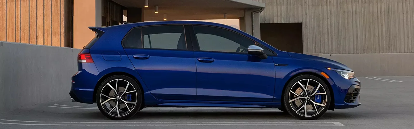 2024 Volkswagen Golf R Specs blue color side view