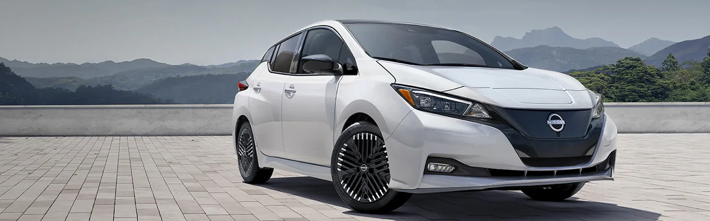 2025 Nissan Leaf white front view