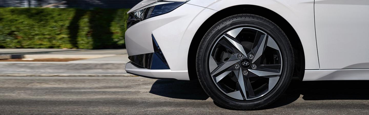 View of a wheel of a 2022 Hyundai Elantra
