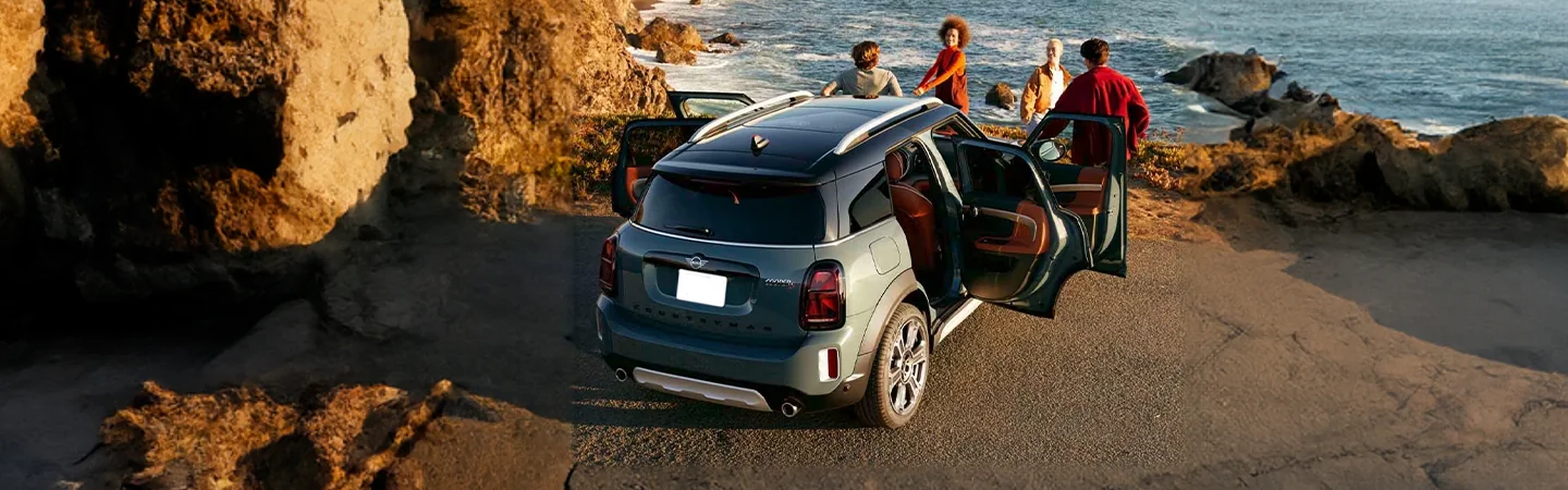 2024 MINI Countryman Iconic green topview