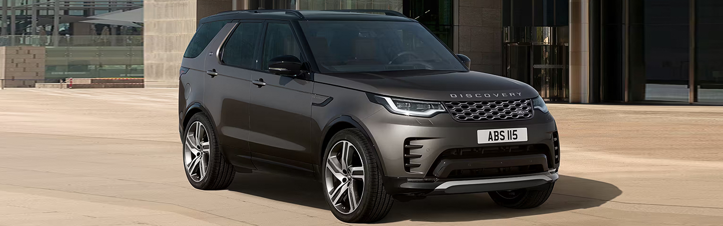 2024 Land Rover Discovery black sideview