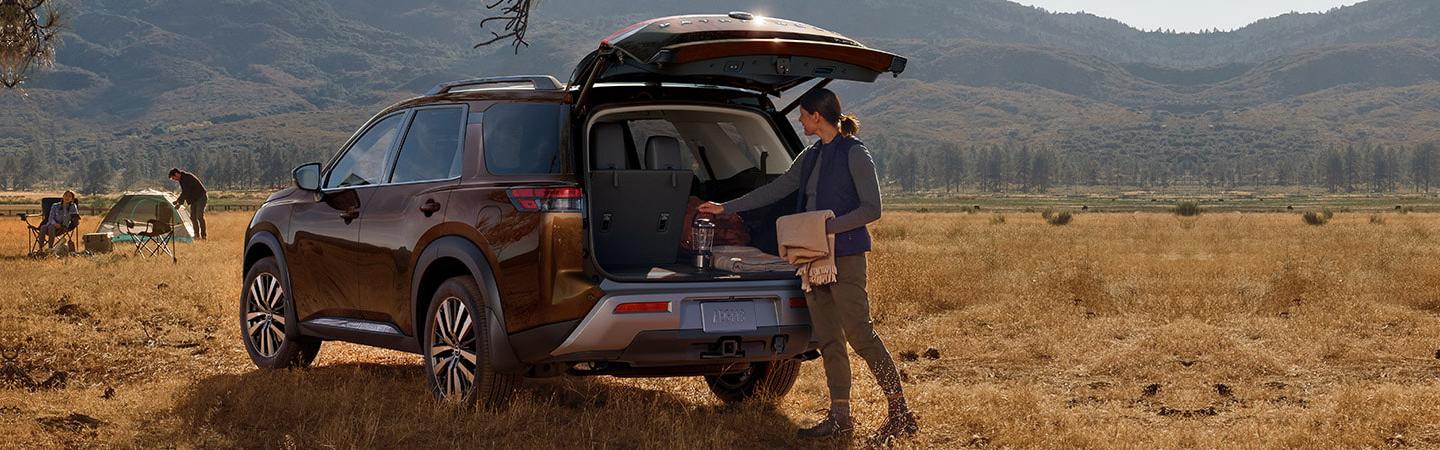 A person unloading a lantern from a 2022 Nissan Pathfinder