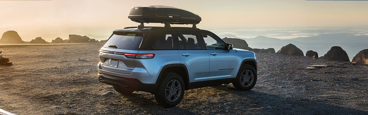 Jeep Grand Cherokee frontview white