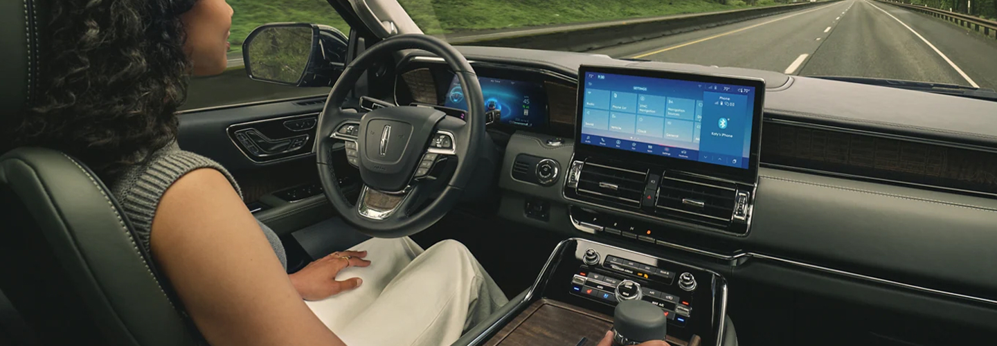 2023 Lincoln Navigator vs Jeep Wagoneer interiorimage