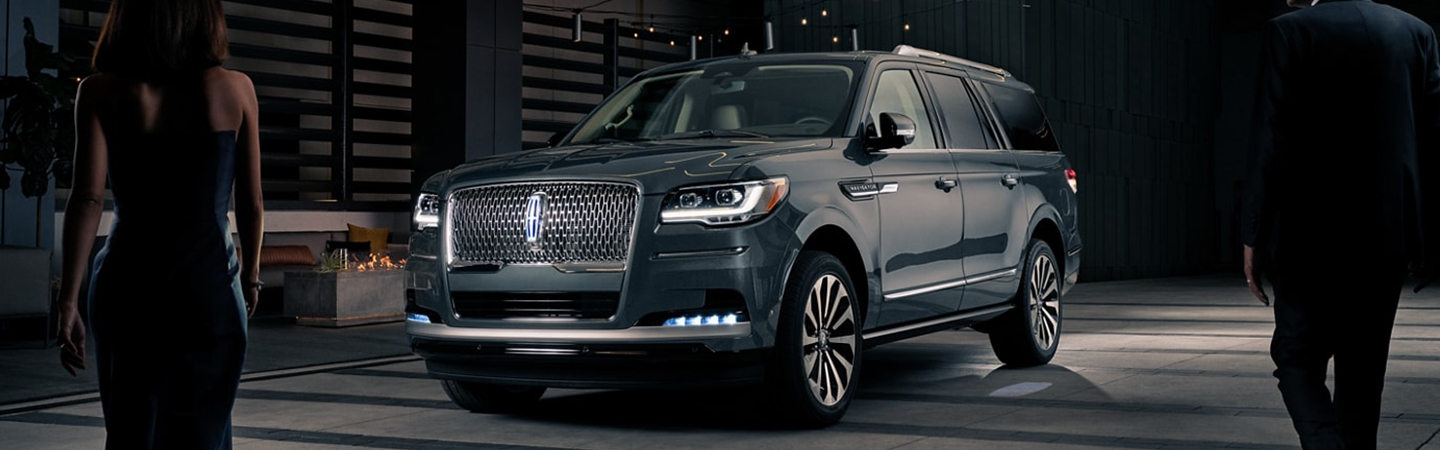 2023 Lincoln Navigator vs Jeep Wagoneer slide1