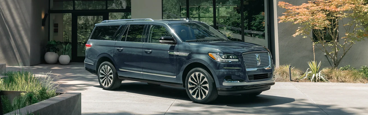 2023 Lincoln Navigator vs Jeep Wagoneer slide2