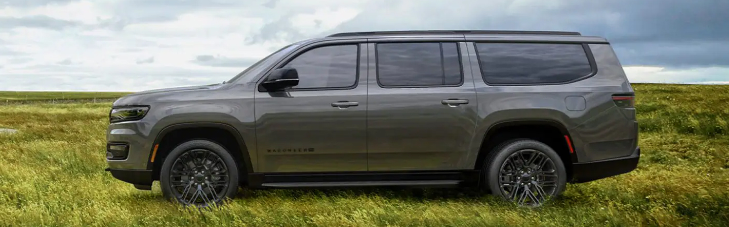 2023 Lincoln Navigator vs Jeep Wagoneer slide4