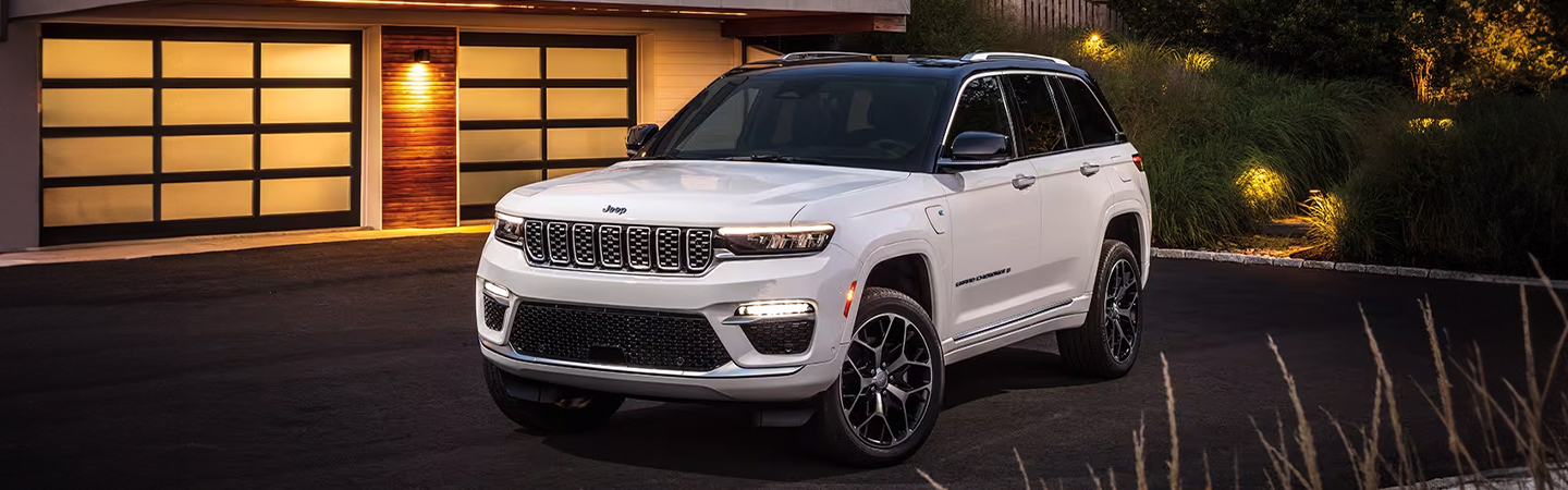 Jeep Grand Cherokee 4xe front white