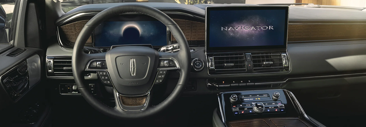 2023 Lincoln Navigator vs 2023 INFINITI Q80 interiorimage