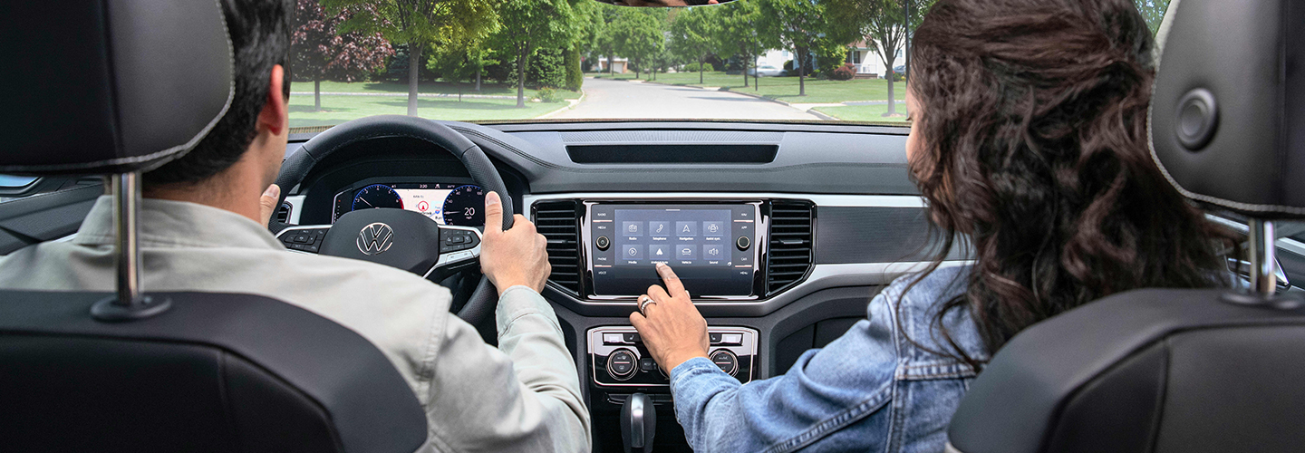 2023 Volkswagen Atlas vs Honda Pilot interior