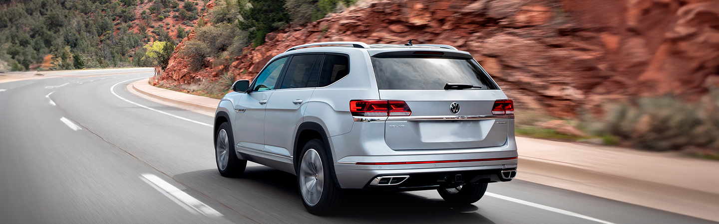 2023 Volkswagen Atlas vs Honda Pilot silver backview