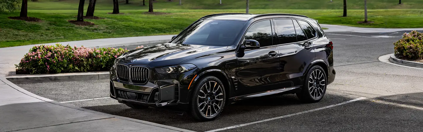2025 BMW X5 Specs front side in green 