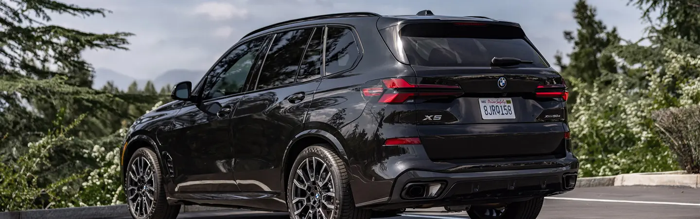 2025 BMW X5 Specs front side in green 