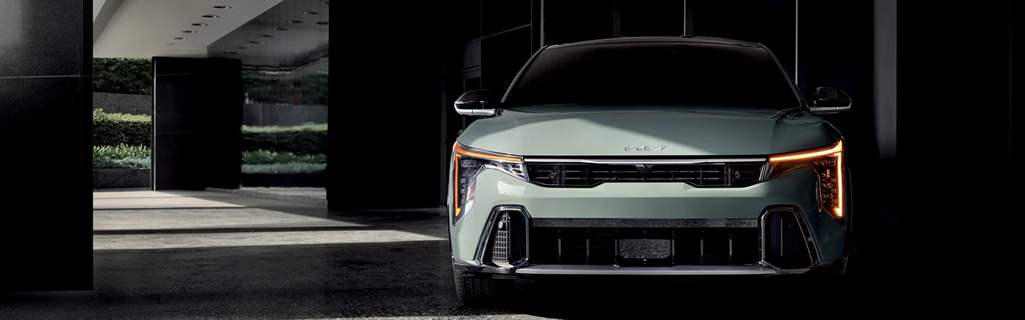 2025 Kia K4 pulling into daylight
