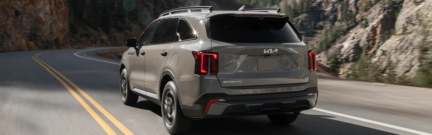 2024 Kia Sorento vs Jeep Grand Cherokee back side in brown 