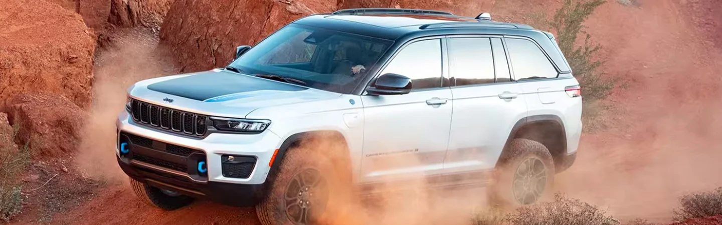 2024 Kia Sorento vs Jeep Grand Cherokee front side in white 