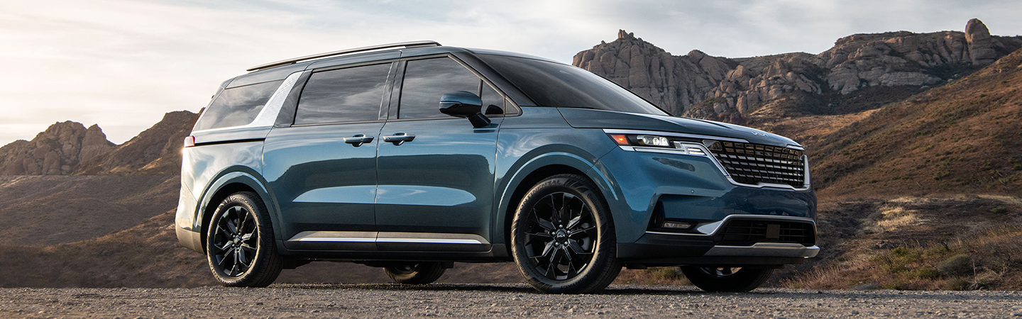 2024 Kia Carnival Front-Side View With Blue Color