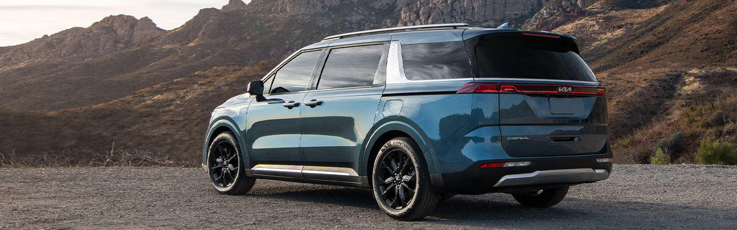 2024 Kia Carnival Rear-Side View With Blue Color