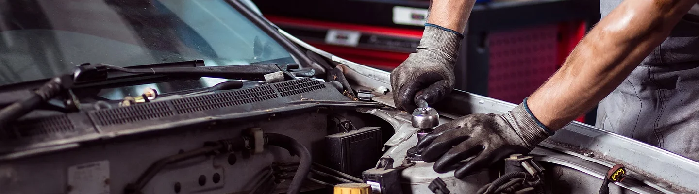 tech working on car