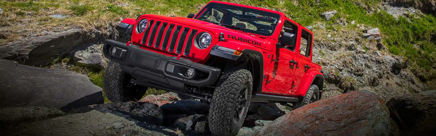 2022 Jeep Gladiator offroad extreme climbing rocks