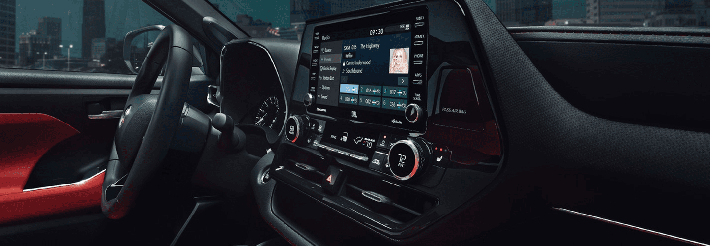 Dashboard view of 2021 Toyota Highlander