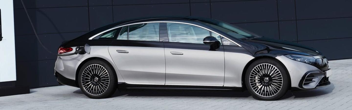 Fuel Filling in 2022 Mercedes-Benz EQS Sedan