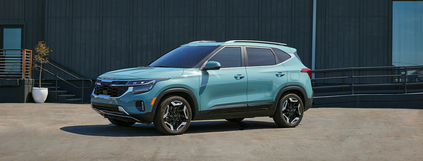 Kia Seltos 2024 Model blue frontview