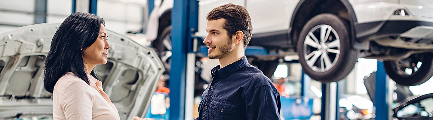 tech talking with customer