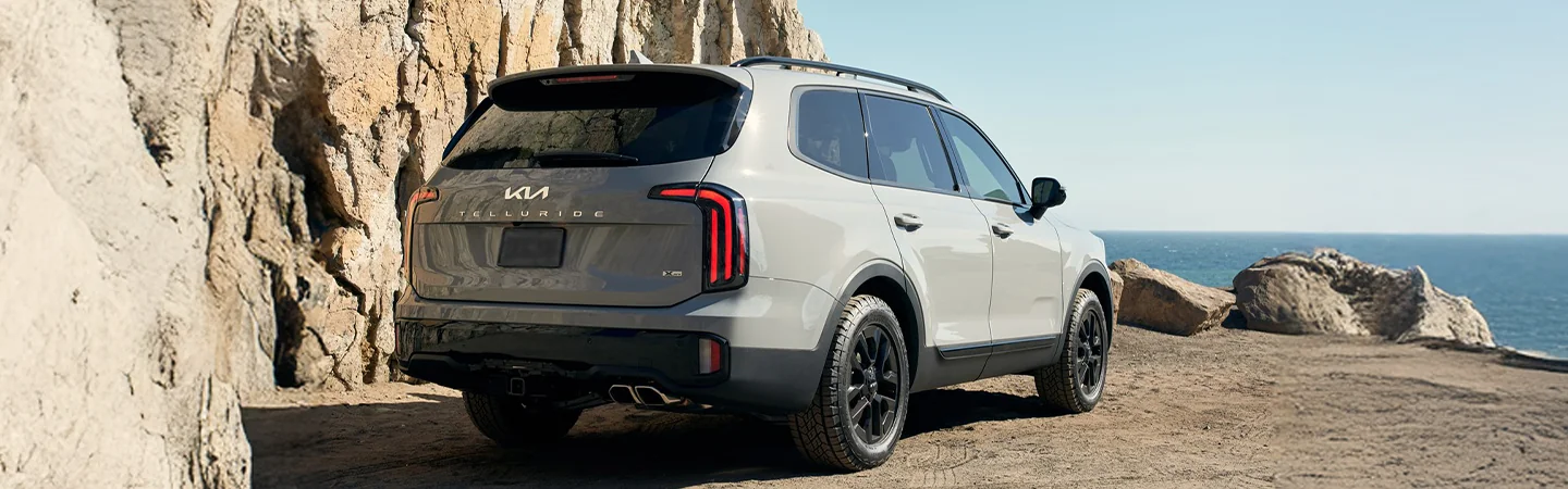 rear view of a parked 2025 Kia Telluride SX-Prestige X-Pro near cliff
