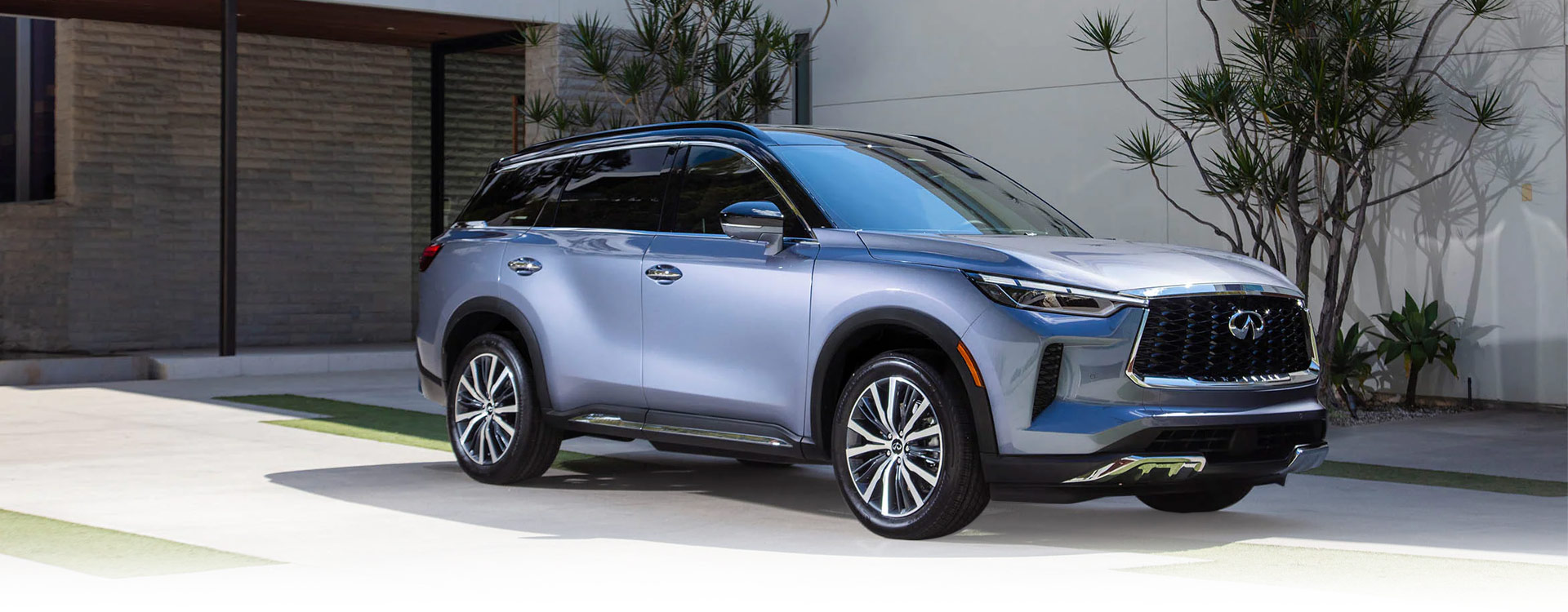 INFINITI QX60 front corner view