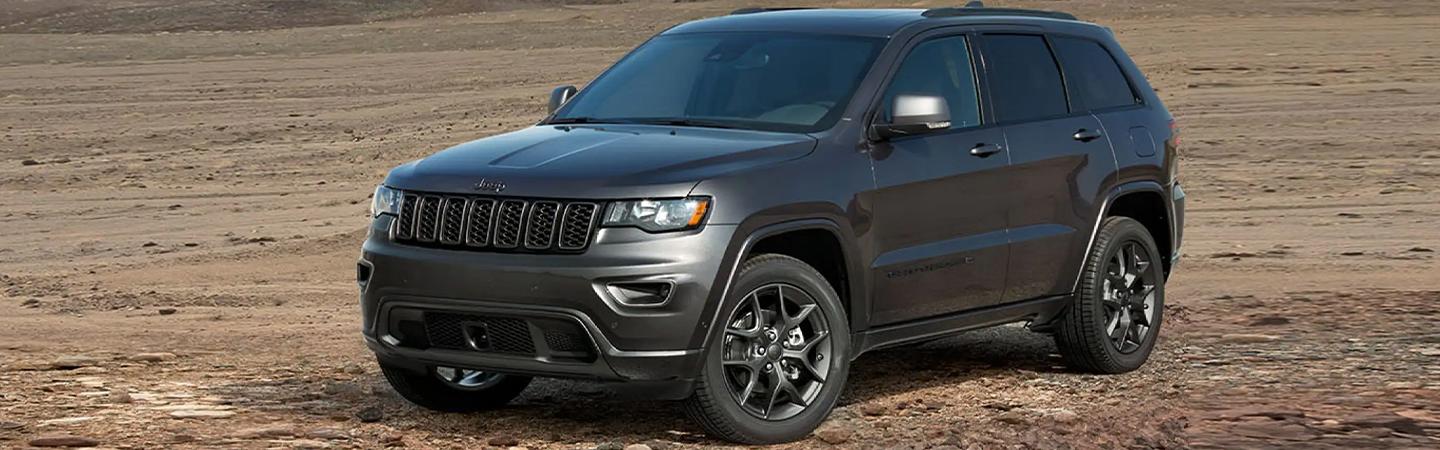2021 Jeep Cherokee parked front side view