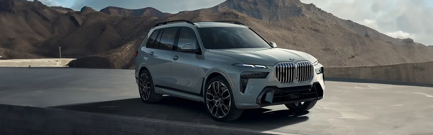 2024 BMW X7 Review grey sideview 