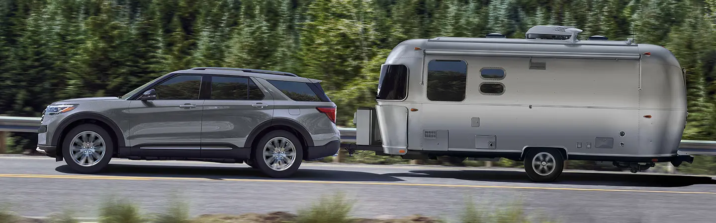 Ford Escape vs Chevrolet Traverse grey front view