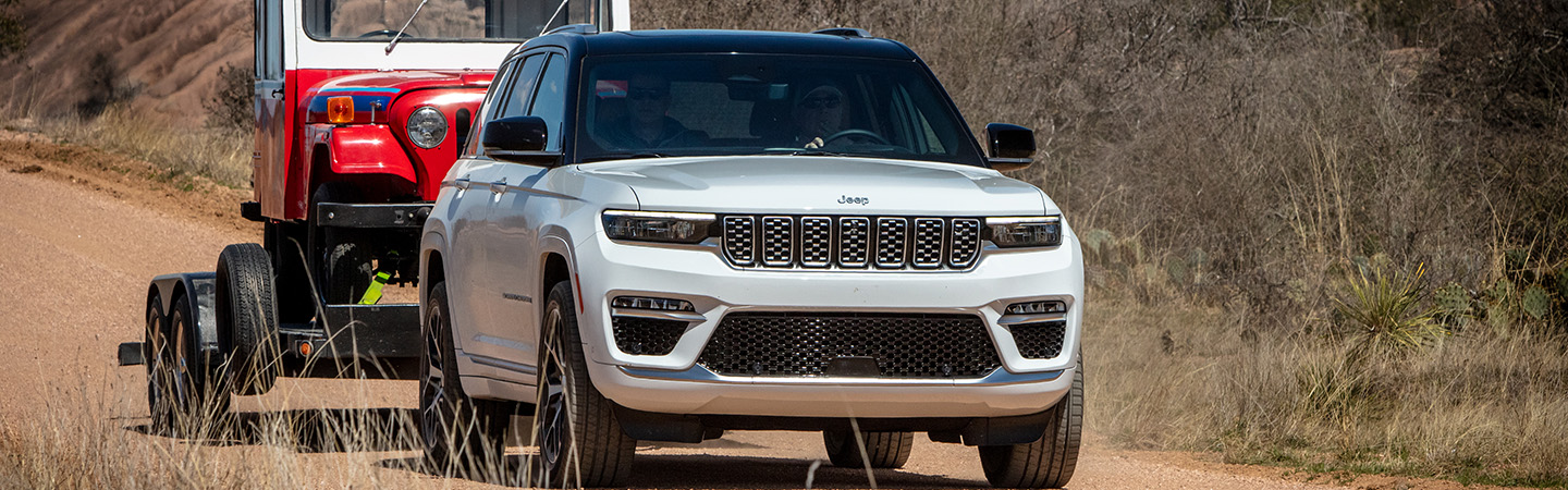 2024 Jeep Grand Cherokee front side in blue colour