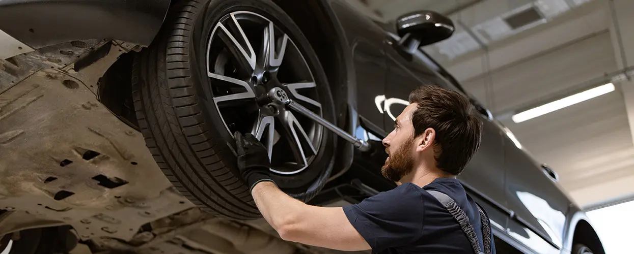 technician servicing at Westshore Honda
