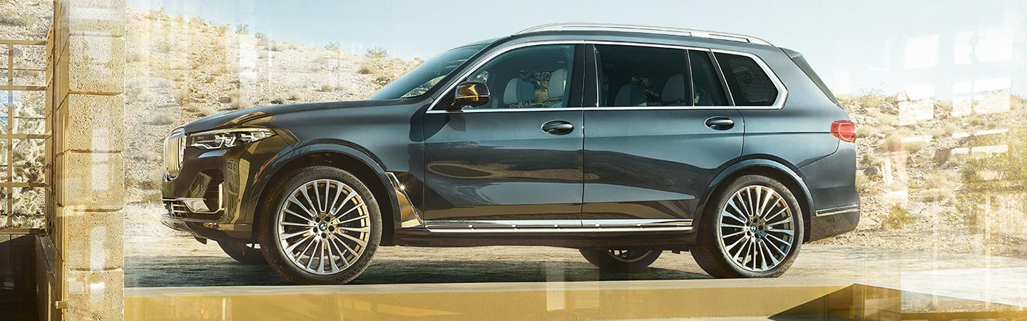 2022 BMW X7 Slide1