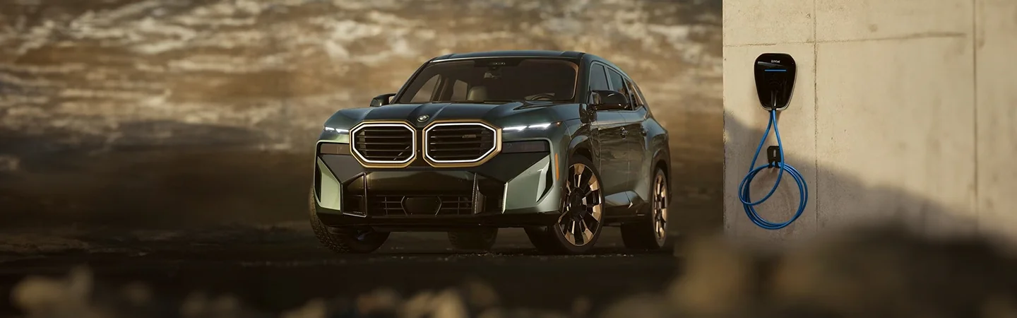 2024 BMW XM green frontview