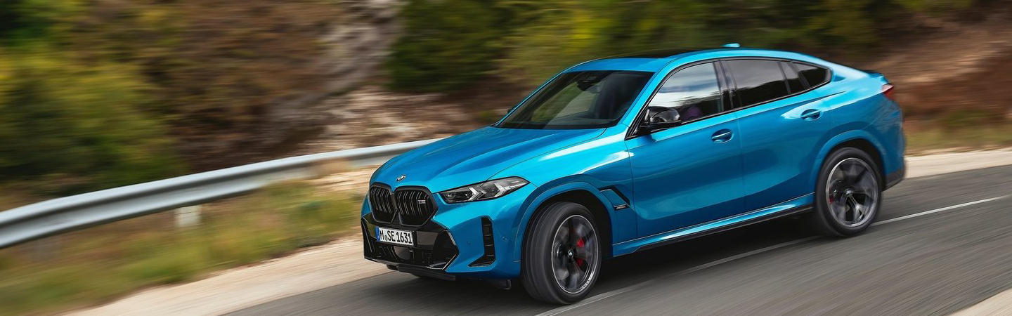 2024 BMW X6 xDRIVE40i  side front in blue colour