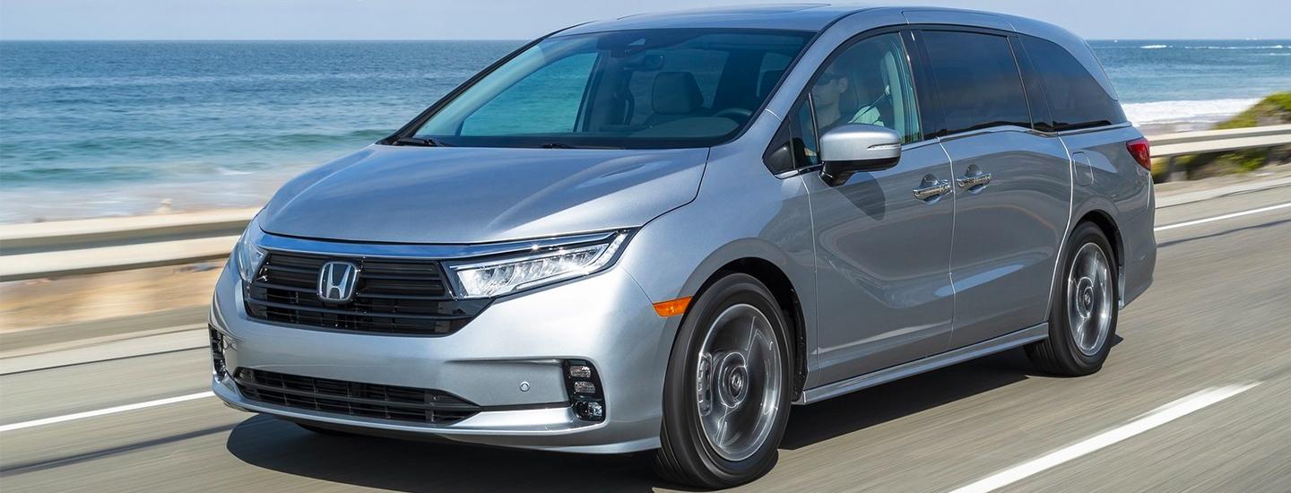 2021 Honda Odyssey driving next to the beach
