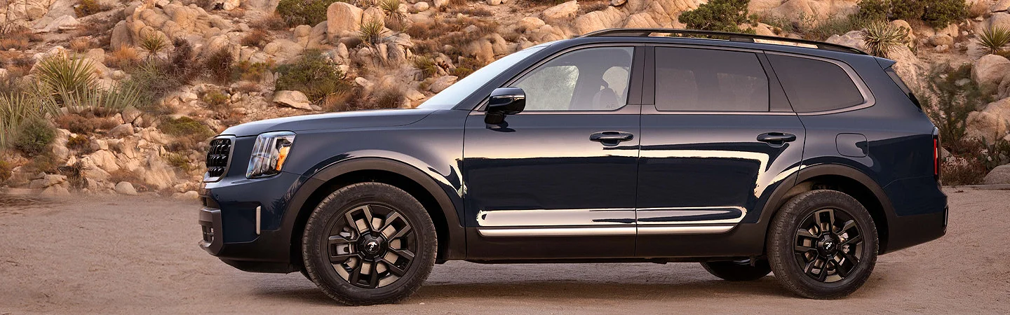 Comparison: 2024 Kia Telluride vs. Ford Explorer side front in black