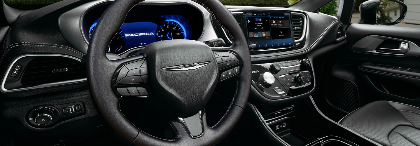 Chrysler Pacifica 2024 interiorimage