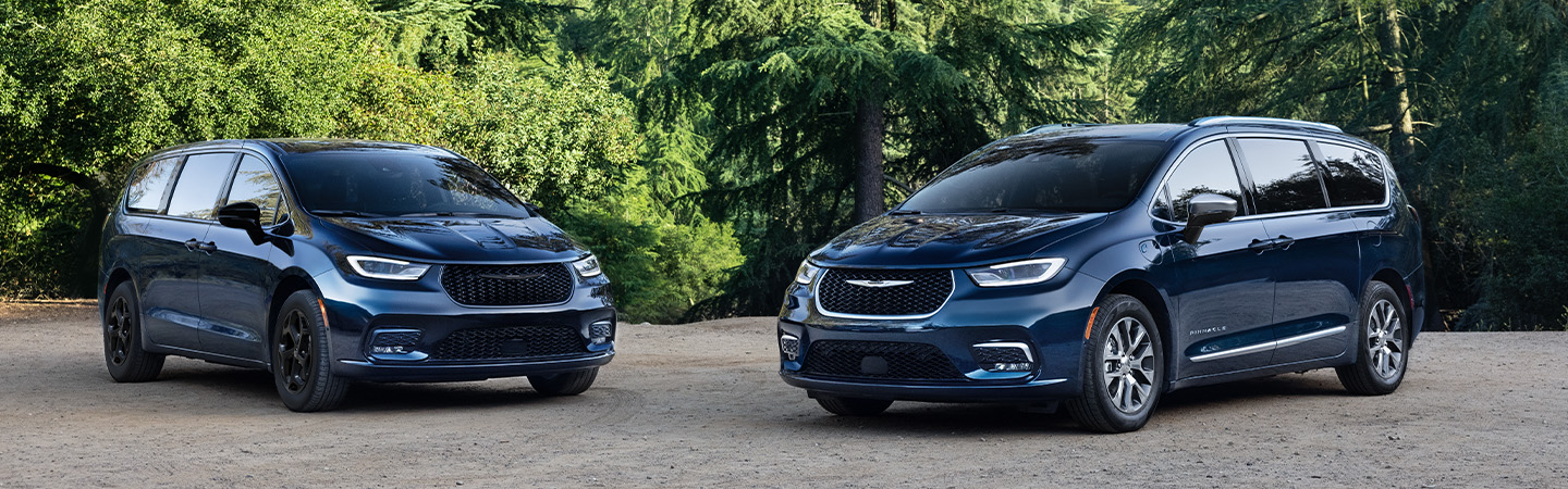 Chrysler Pacifica 2024 back side in black